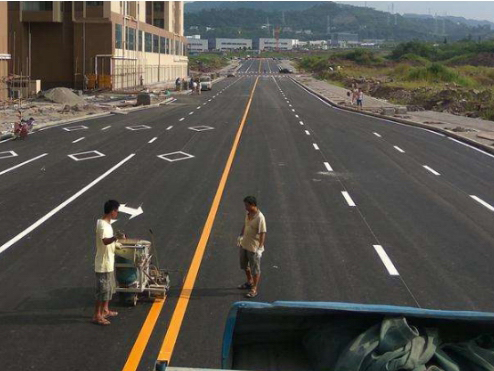 沥青道路画线中