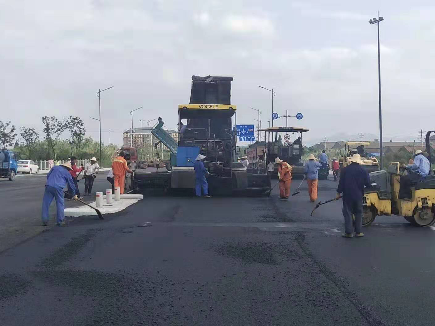 沥青道路施工过程中
